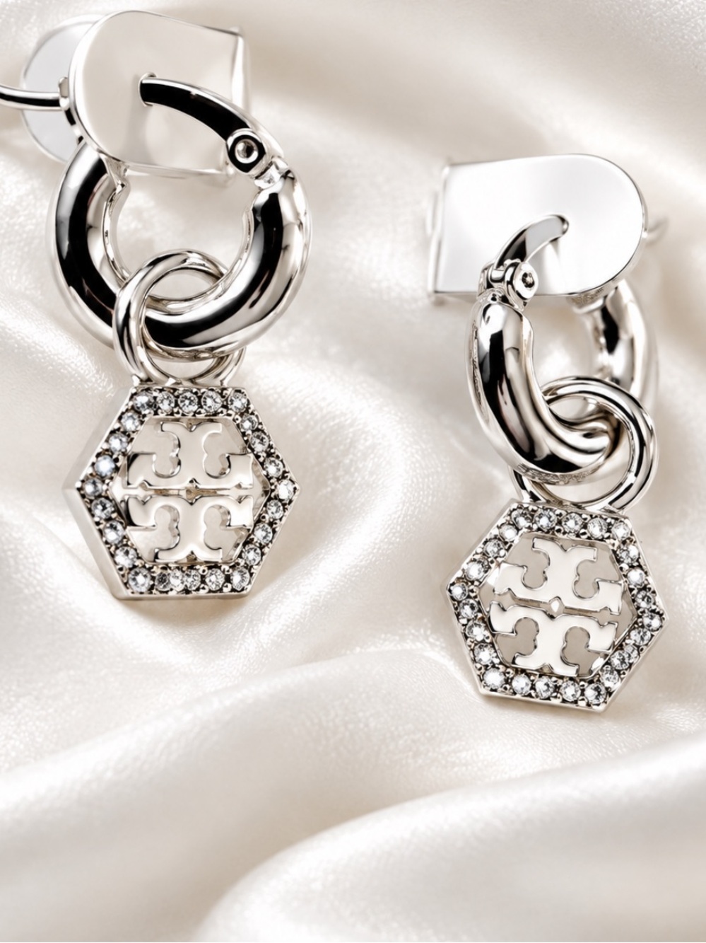 ❌PRICE DROP❌BNWT TORI BURCH HUGGIES PAVE ROUND/SILVER/CRYSTAL EARRINGS.